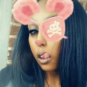 Meet your Posher, Royneshia